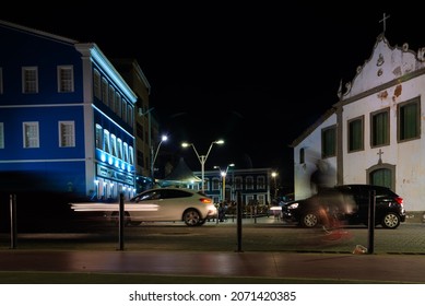 Salvador, Bahia, Brazil - May 30, 2021: Slow Speed Movement Of Car Traffic At Night In The Rio Vermelho Neighborhood.