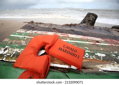 Salvador, Bahia, Brazil - September 5, 2017: Life Jacket And Wreckage Of The Cavalo Marinho Speedboat After Shipwreck During The Crossing Through The Baía De Todos Os Santos.