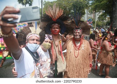 Salvador, Bahia, Brazil - September 7, 2022: Indigenous People Of The Pataxo Ethnicity Protest During The Cry Of The Excluded In Downtown Salvador.