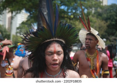 Salvador, Bahia, Brazil - September 7, 2022: Indigenous People Of The Pataxo Ethnicity Protest During The Cry Of The Excluded In Downtown Salvador.