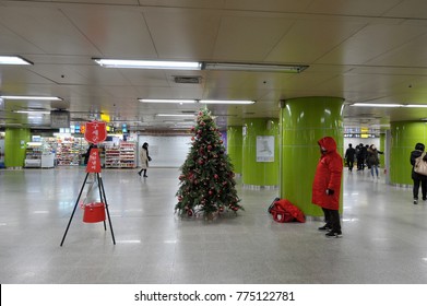 The Salvation Army Charity Pot , On December 14, 2017, At Hapjeong Station, Seoul Subway Line No. 2