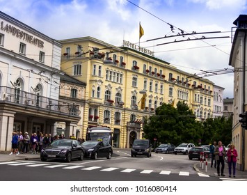 Salzburg, Austria - July 15, 2017: Group Of Tourists Near State Theater ( Salzburger Landestheater), Home To Opera, Theatre, Dance And Theatre For Young Audiences, At Cloudy Summer Day