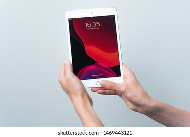 Samara, Russia -07, 29, 2019: Teenage Boy Holding IPad Air With Beta Ipados 13 On White Background. The Main Menu Of The IPad In The Hands Of A Young Man.