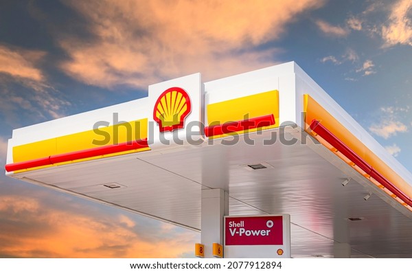 Samara, Russia - July
2, 2021: Shell gas station in sunny day. Shell V-power fuel
station. Royal Dutch Shell is an Anglo-Dutch multinational oil and
gas company