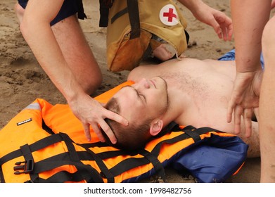 Samara, Russia, June, 10, 2021: A Team Of Water Rescuers Provides First Aid To A Drowned Person (rescue On The Water)