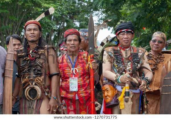 Samarinda Indonesia 112015 Traditional Dayak Performances Stock Photo 