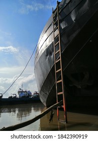 Samarinda, Indonesia 24 October 2020. An Iron Ladder Used To Climb Aboard The Ship. 