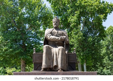 SAMARKAND, UZBEKISTAN - JUNE 09, 2022: Amir Timur Or Tamerlane Monument In Samarkand City, Uzbekistan. Amir Temur Was A Turco Mongol Conqueror Who Founded The Timurid Empire.