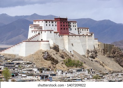 Samdrubtse Dzong fortress in Shigatse, Tibet. Traditional residence of the Panchen Lama