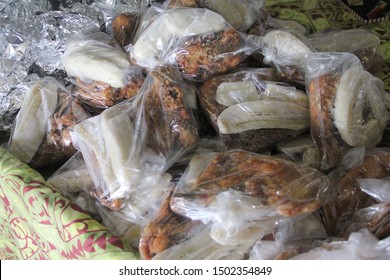 Samoans Used To And Still Do Grow Their Own Food. Their Traditional Diet Consisted Of Mostly Taro, Breadfruit, Coconut, Bananas And Seafood. Stall That Selling Samoan Food At Salelologa Market.