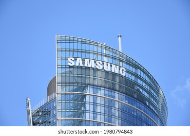 Samsung sign, logo, emblem on the facade of the Samsung Electronics skyscraper tower. WARSAW, POLAND - MAY 15, 2021