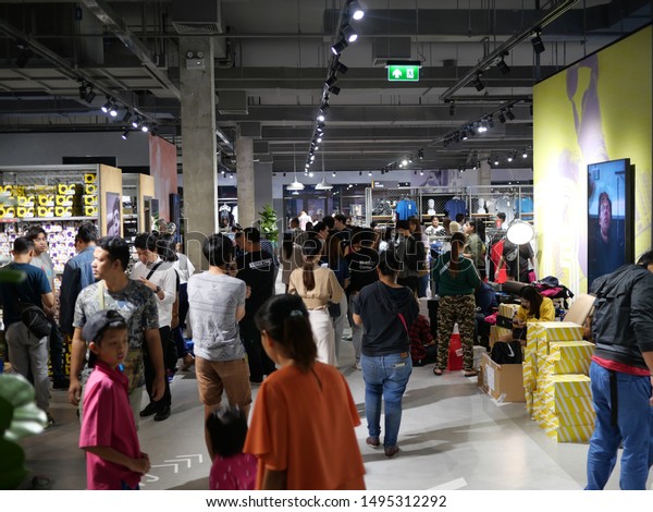 adidas outlet central village