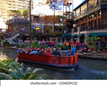 San Antonio, Texas - December 27, 2018: San Antonio River Walk With Fans From Washington State And Iowa State The Day Before The 2018 Alamo Bowl. 