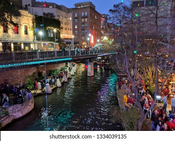 San Antonio, Texas - December 27, 2018: San Antonio River Walk With Fans From Washington State And Iowa State The Day Before The 2018 Alamo Bowl. 