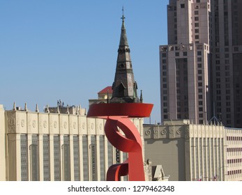 San Antonio, Texas - Jan 8, 2019: A Trio Of Buildings Come Together To Form An Amusing Optical Illusion As One Descends To The Streets Below. 