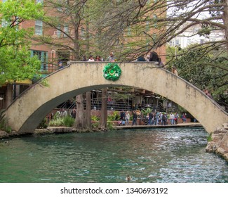 San Antonio, Texas - March 16, 2019: The St. Patrick's Day Festivities Left The San Antonio River Walk In Full Swing For The Weekend Of Spring Break. 