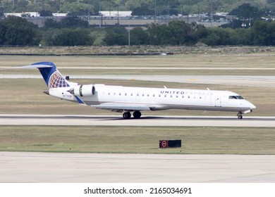 San Antonio, Texas - October 2 2014: A Bombardier CRJ-700ER Of SkyWest Airlines Landing At San Antonio International Airport.