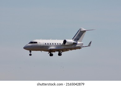 San Antonio, Texas - October 3 2014: A Bombardier Challenger 604 Landing At San Antonio International Airport.