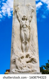 SAN ANTONIO, TEXAS, UNITED STATES - OCTOBER 8, 2019 Alamo Heroes Cenotaph Memorial San Antonio Texas. Monument To Heroes.  Erected 1936 By Sculptor Pompeo Coppini.