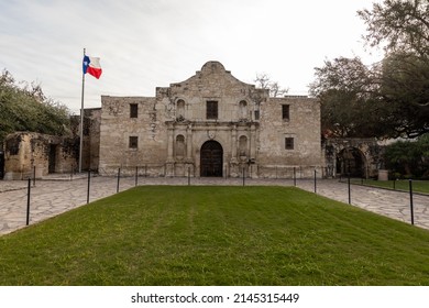 San Antonio, Texas USA - December 25 2017: Texas State Flag Flies Outside Of The Alamo At Christmas.