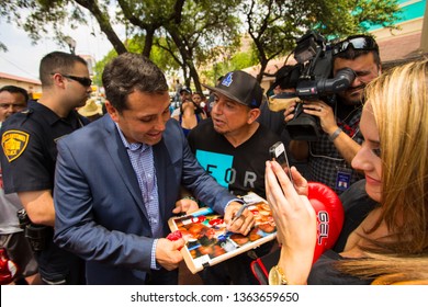 San Antonio, Texas / USA - May 7th, 2014: Oscar De La Hoya Preps The Fight Between Canelo Alvarez And Erislandy Lara During A Press Conference In San Antonio.