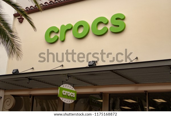 crocs store location