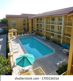 San Diego, AUG 16, 2009 - Morning Sunny View Of The La Quinta Inn & Suites