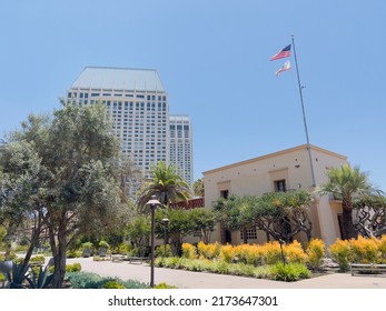 San Diego, CA - June 30, 2022: View Of Outdoor Shopping Plaza Near Grand Hyatt Resort Hotel.