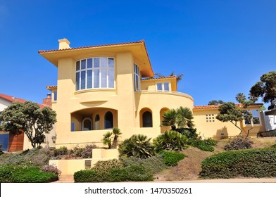 SAN DIEGO, USA - July 29 2019: Facade Of A Nice Private House On Sunset Cliffs Boulevard, San Diego.