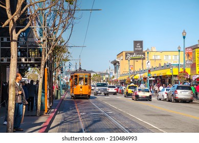 SAN FRANCISCO - APRIL 24: Old Fashioned Cable Car On April 24, 2014 In San Francisco, California. The Cable Car System Forms Part Of The Intermodal Urban Transport Network Of San Francisco.