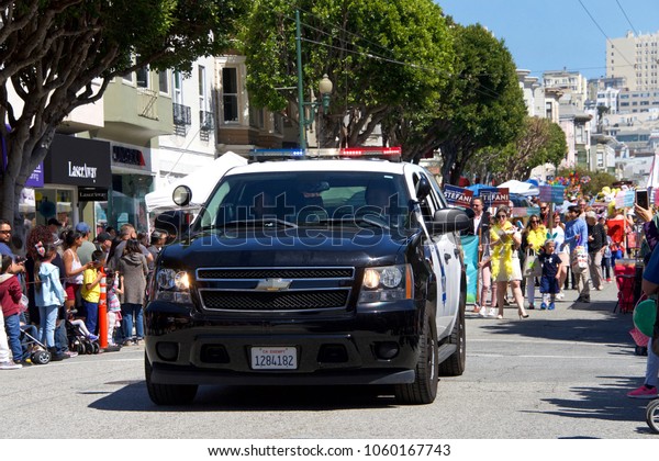 San Francisco, CA - April 01, 2018: Unidentified 
participants in the 27th Annual Union St Easter Parade. The Biggest
Little Parade in San Francisco and reflects the unique community of
the Bay Area.