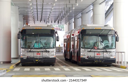 San Francisco, CA - April 7, 2022:Buses Preparing For Departure From The Sales Force Transit Center. The Primary Bus Terminal, And Potentially As A Future Rail Terminal, For The Bay Area.