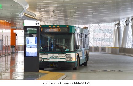 San Francisco, CA - April 7, 2022:Bus Preparing For Departure From The Sales Force Transit Center. The Primary Bus Terminal, And Potentially As A Future Rail Terminal, For The Bay Area.