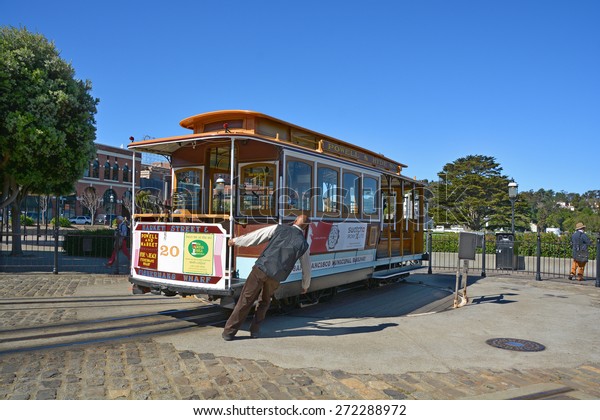 SAN FRANCISCO CA USA 04 16 2015: Operator manually\
turns a cable car in a right of way in San Fransisco CA USA. It is\
the oldest mechanical public transport in San Francisco which is in\
service since 1873