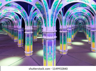 San Francisco, California - August 4, 2018: Magowan's Infinite Mirror Maze In Pier 39. Arched Doorways And Columns Form The Basis For This Colorful Mirrored Maze For Adults And Children.