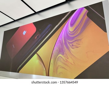 San Francisco, California (USA) - February 19, 2019. A Large LED Screen Video Wall At The Apple Store In San Francisco's Union Square Featuring Their IPhone X And IPhone XS Product Features.