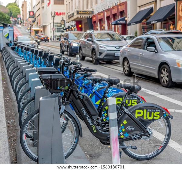 San Francisco, California, USA.\
January 5 2019. electric bikes for hire in san francisco. A row of\
bikes neatly lined up and ready for hire in the Union Square\
area