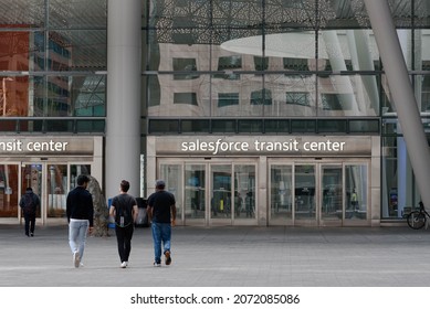 San Francisco, California, USA November 5, 2021: A Group Of Young Men Walking Towards The Entrance Of The Salesforce Transit Center On Mission Street, The Bus Terminal For The Bay Area.