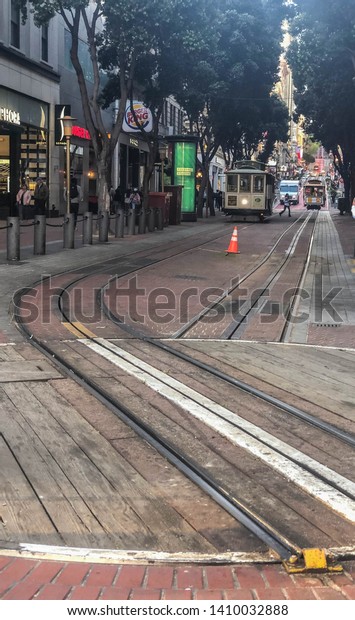 San Francisco, CA/USA - April 9, 2019: Powell St\
cable car in San Francisco at its manual turnaround point. Cable\
cars can\'t go in reverse, so they need to be turned around by hand\
at each end.