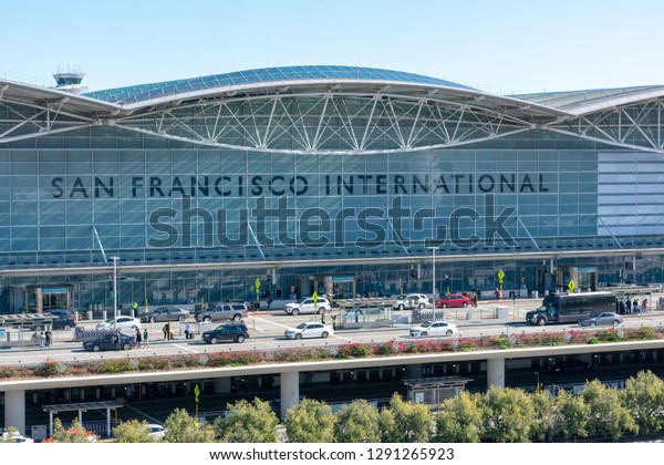 San Francisco International Airport exterior view. Cars,\
buses and shuttles pick up and drop off passengers from\
international terminal - San Francisco, California, USA - January\
21, 2019 : 