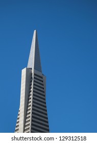 SAN FRANCISCO - JUN 19: Transamerica bank building on June 19, 2008 in San Francisco. The building was built on a special base platform that allows it to reduce shaking from earthquakes