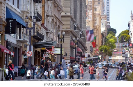 SAN FRANCISCO - MAY 15 2015:Traffic On Powell Street. It Has A Density Of About 18,187 People Per Square Mile (7,022 People Per Km2), Making It The Most Densely Settled Large City In California USA. 