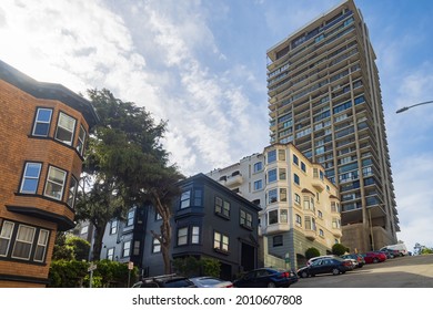 San Francisco, MAY 22, 2021 - Entrance Of Russian Hill Vallejo Street Crest Historic District