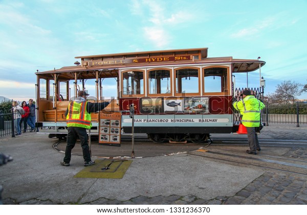SAN FRANCISCO,USA-December\
12,2018:Authorities pull Cable car of San Francisco before Start\
cable car Station in\
california,Usa