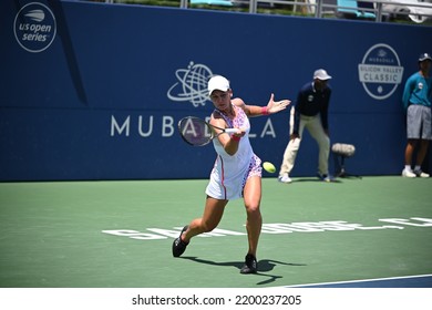 SAN JOSE, CAU.S.A. – AUGUST 5, 2022:  Veronika Kudermetova (RUS) Competes In The Quarterfinals At The Mubadala Silicon Valley Classic.