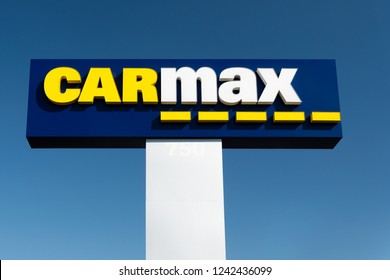 SAN JOSE, CA/USA - OCTOBER 20, 2018: Carmax Dealership Sign And Logo. CarMax Is The United States' Largest Used-car Retailer And A Fortune 500 Company.