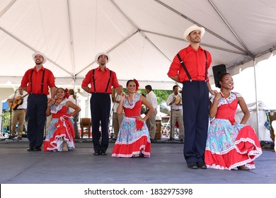 puerto rican people dancing