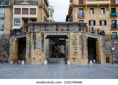 SAN SEBASTIAN - 12 29 2021: Entry Of San Sebastian Old Town