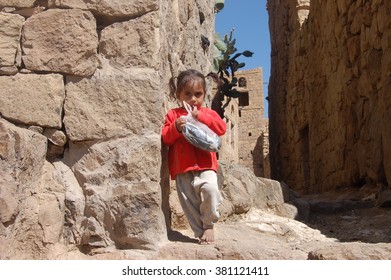 SANAA, YEMEN - Jan, 03: Unidentified Yemeni Child On January, 03, 2010. SANAA, YEMEN