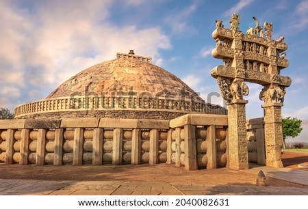 Sanchi Stupa is a Buddhist stone structure located on a hilltop at Sanchi Town in Raisen District of the State of Madhya Pradesh, India Foto d'archivio © 